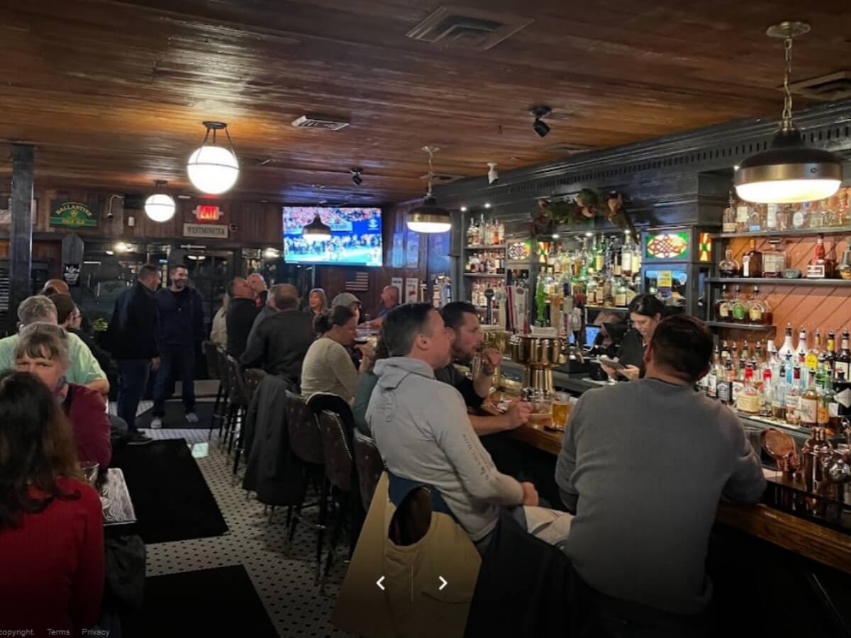 Maggies-Bar-2